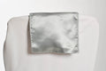 Nœud de chaise en satin gris clair