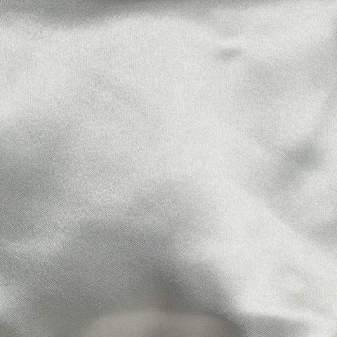 Surnappe/Chemin de table en satin gris clair